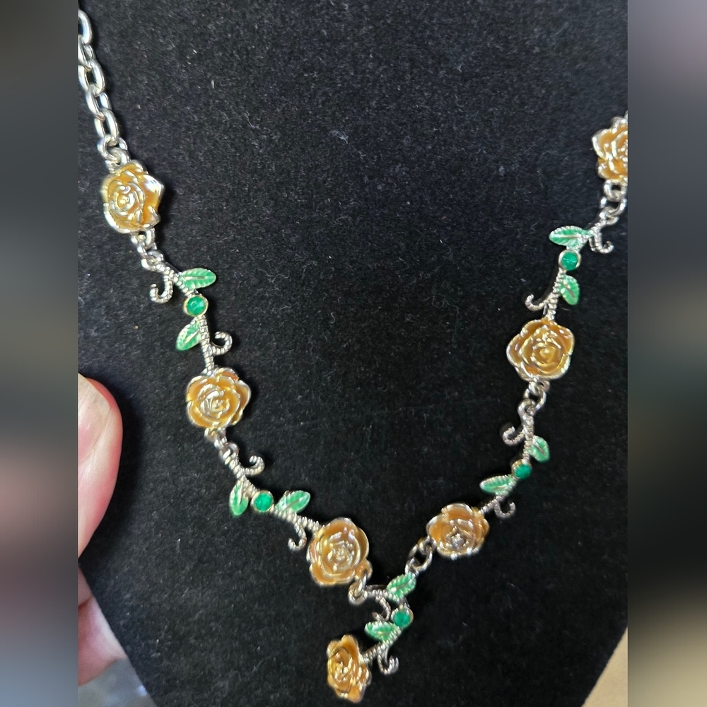 Enamel silver floral necklace & earring jewelry set - Picture 6 of 7